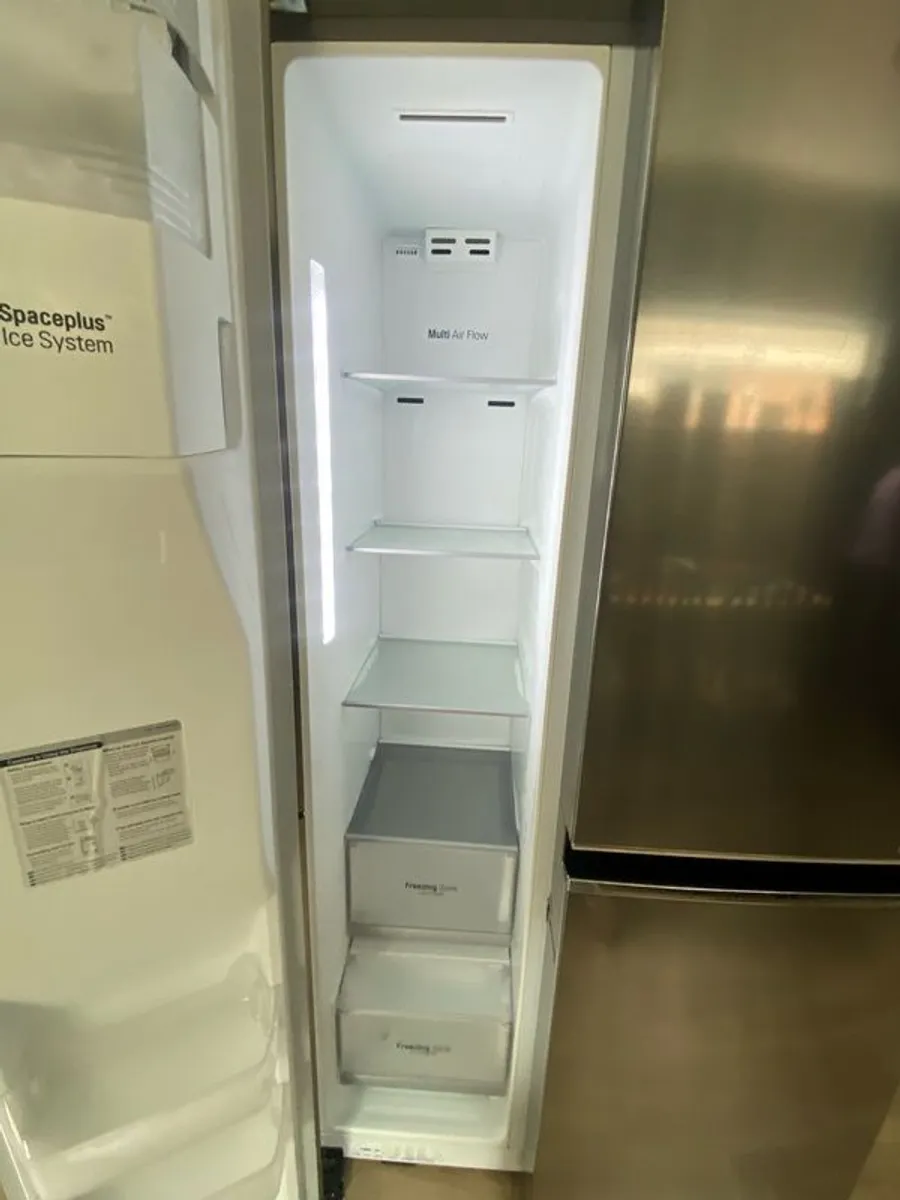 Lg American Fridge Freezer - Image 4