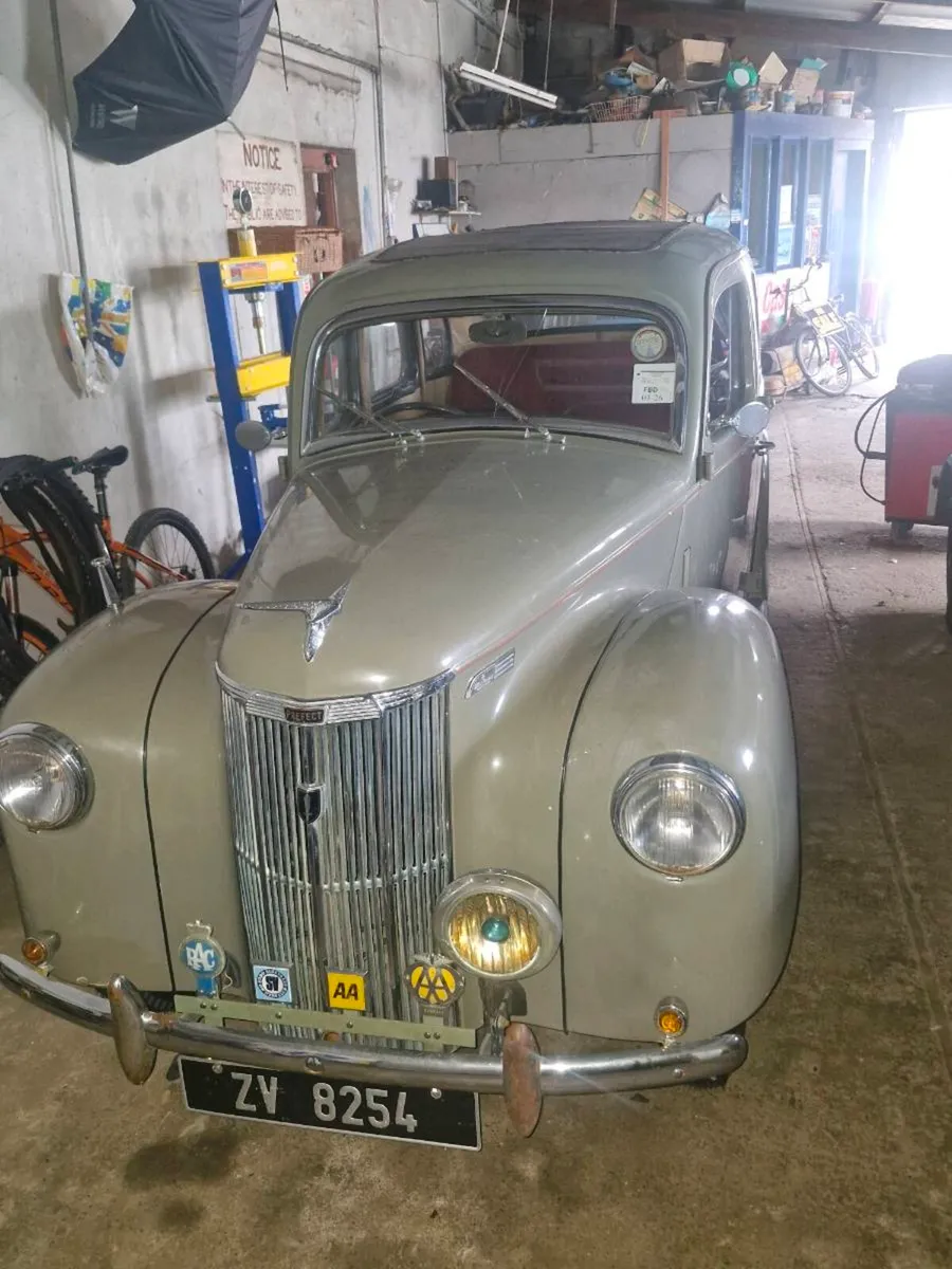 Vintage car - Image 2
