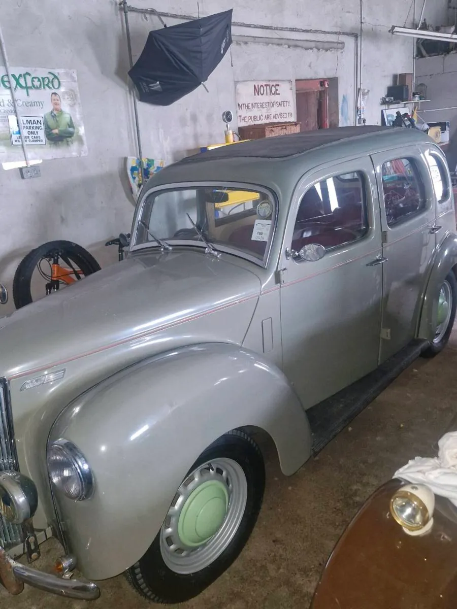 Vintage car - Image 1