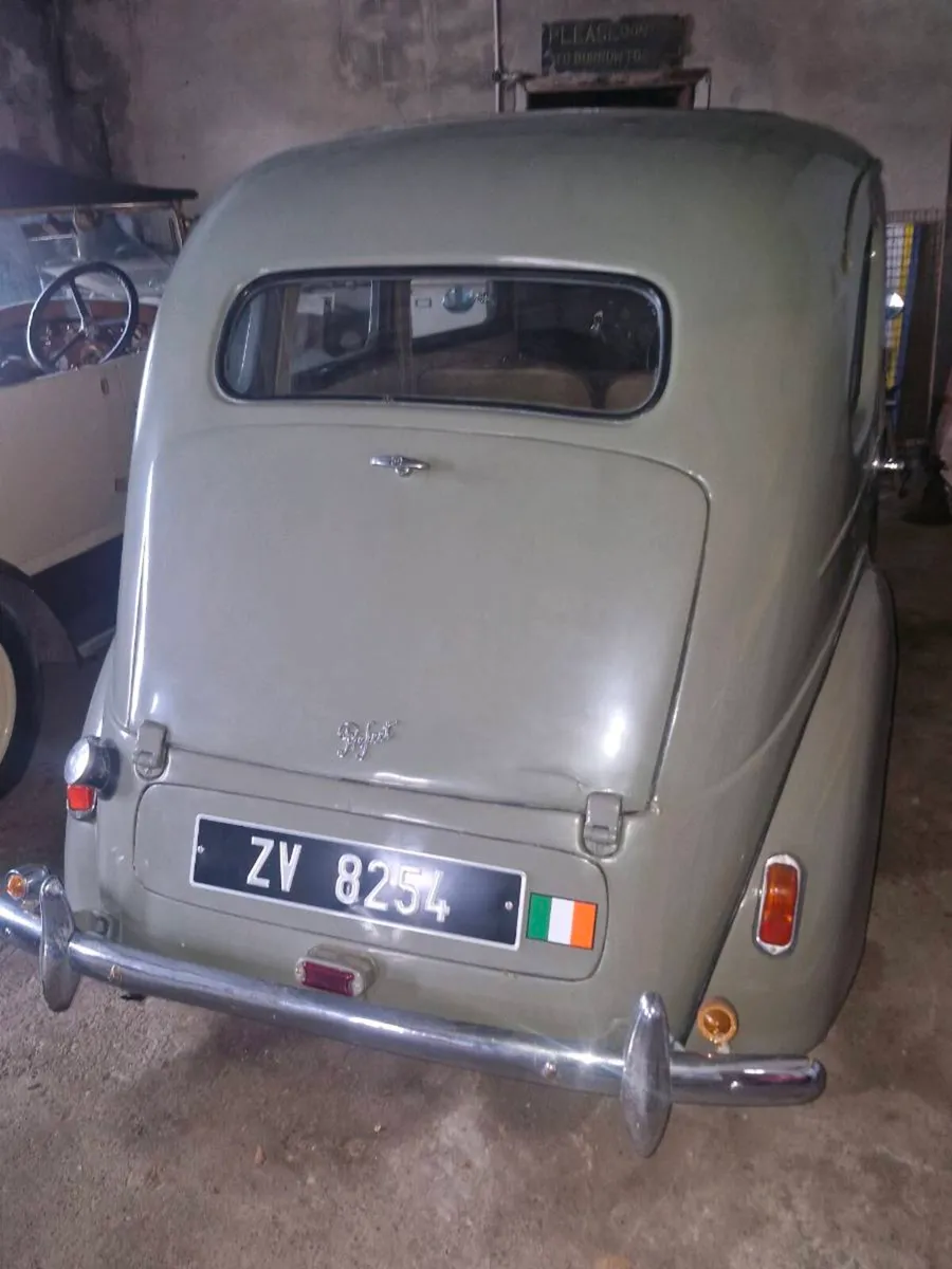 Vintage car - Image 4