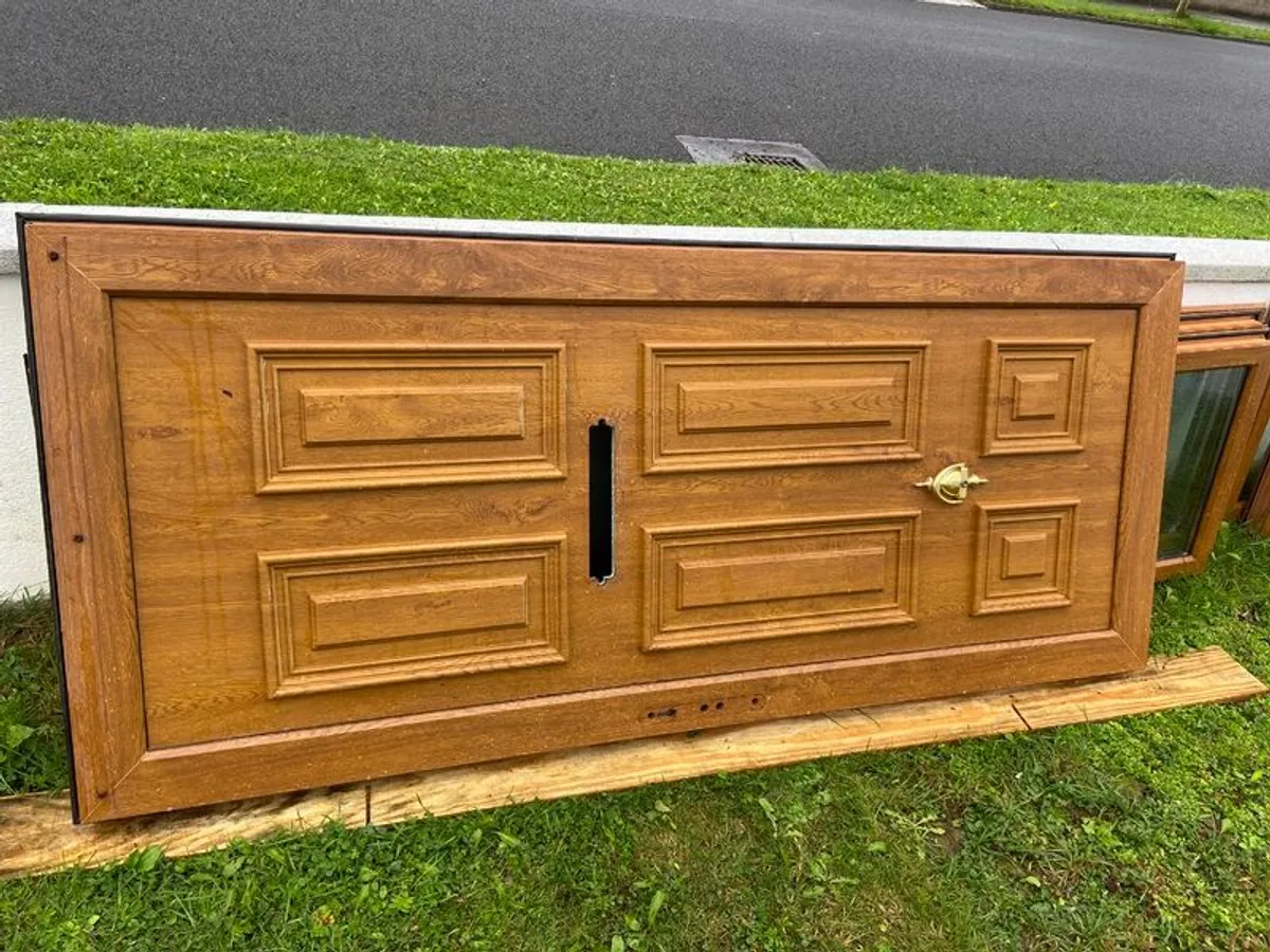Free front door for collection in very good condition - Image 1