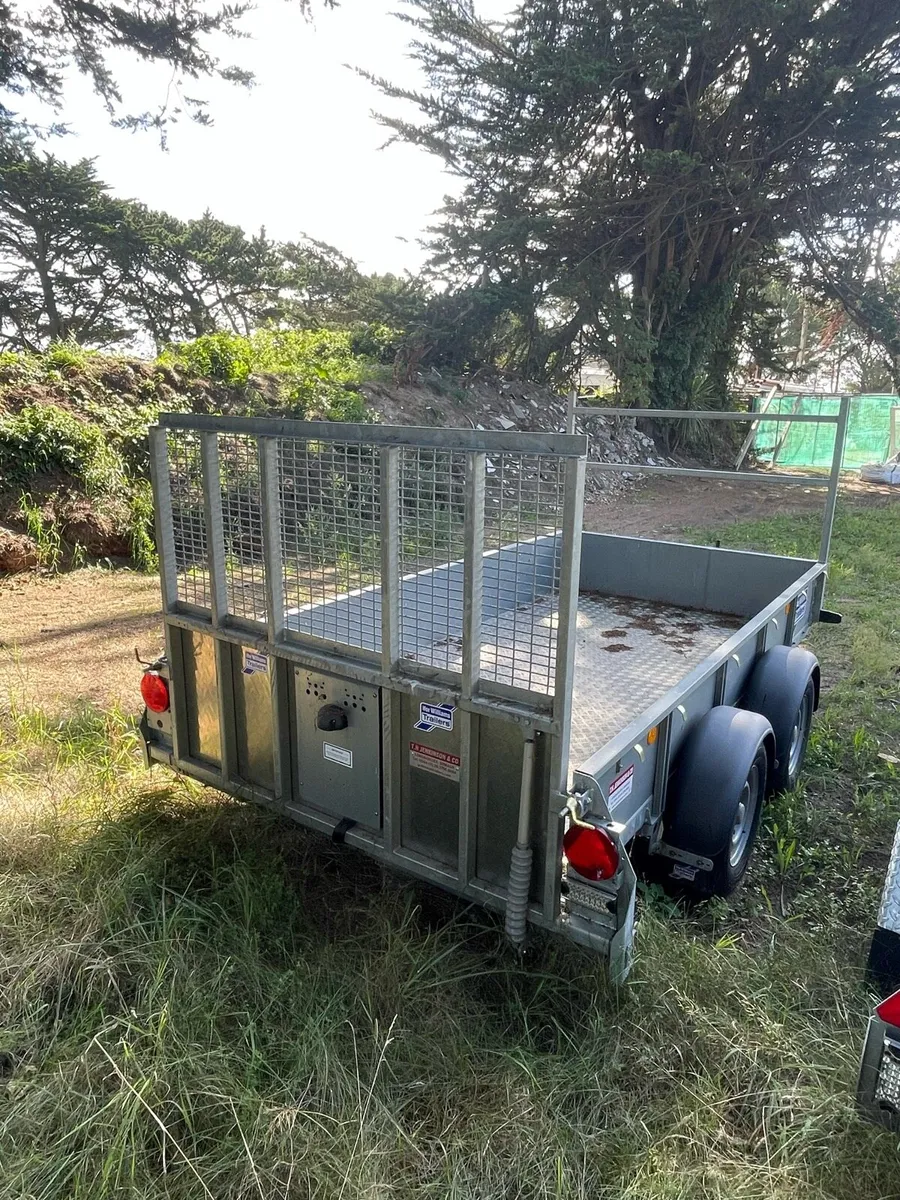 Trailers - Image 1