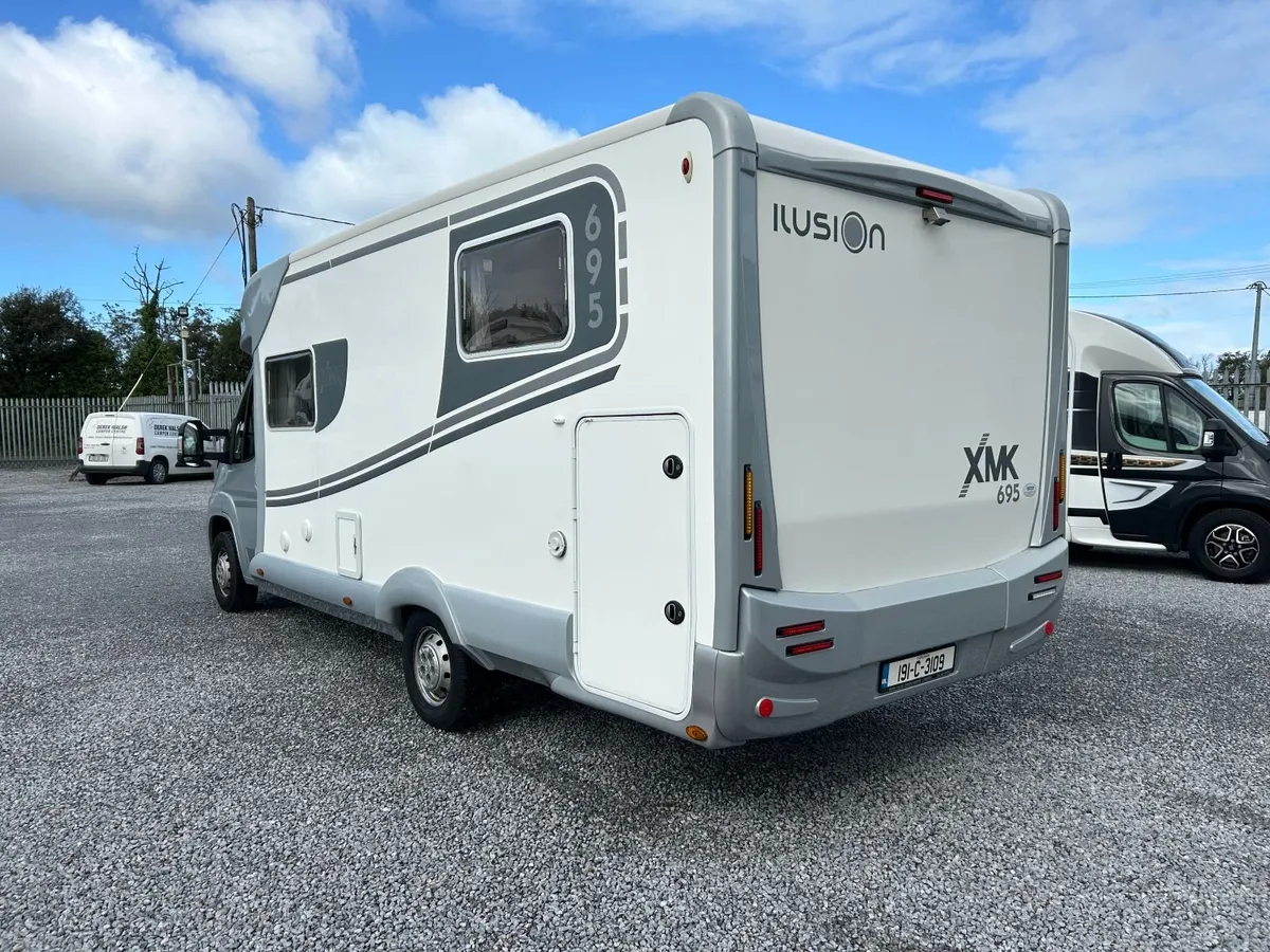 2019 Ilusion 695XMK Island Bed - Image 4