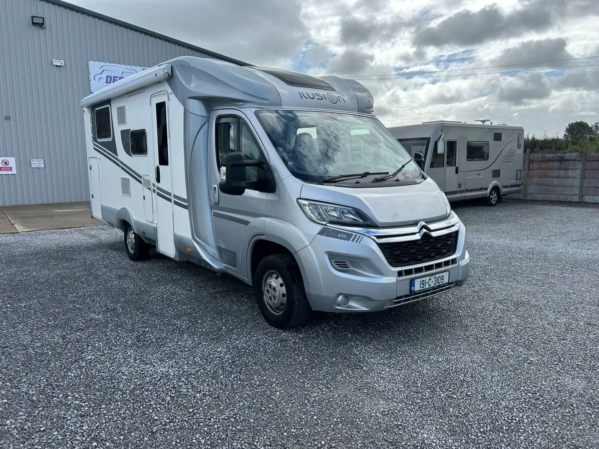 2019 Ilusion 695XMK Island Bed - Image 1