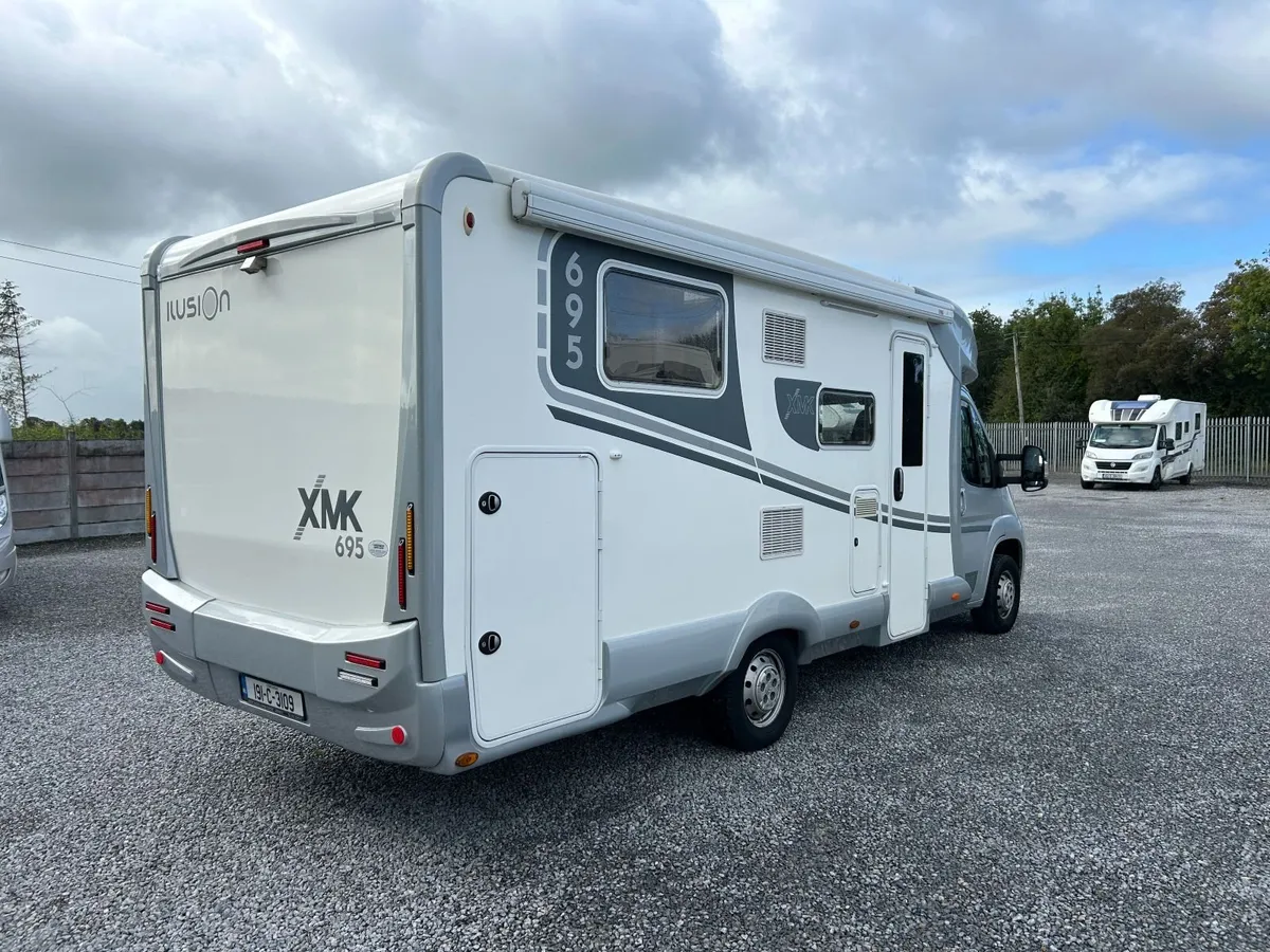 2019 Ilusion 695XMK Island Bed - Image 3