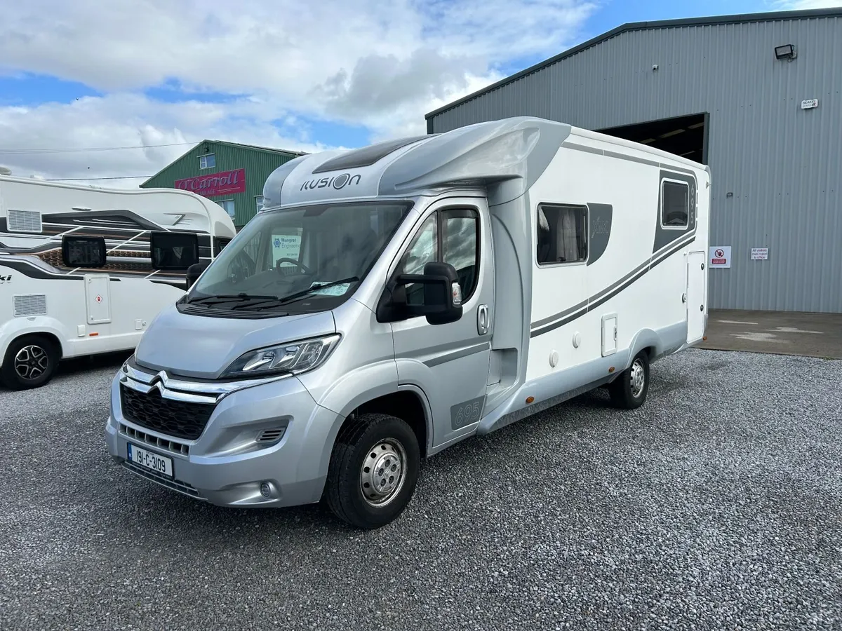 2019 Ilusion 695XMK Island Bed - Image 2