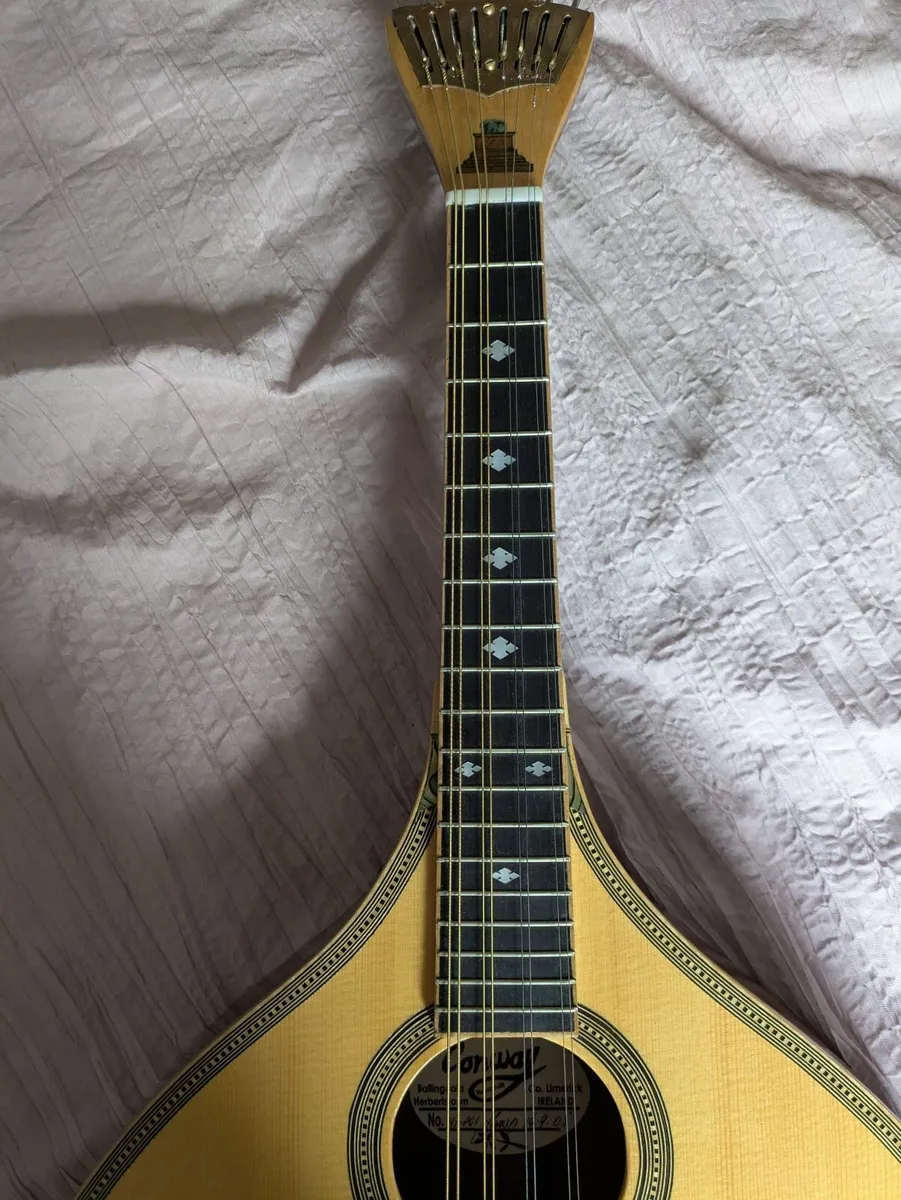 MANDOLA - Image 1