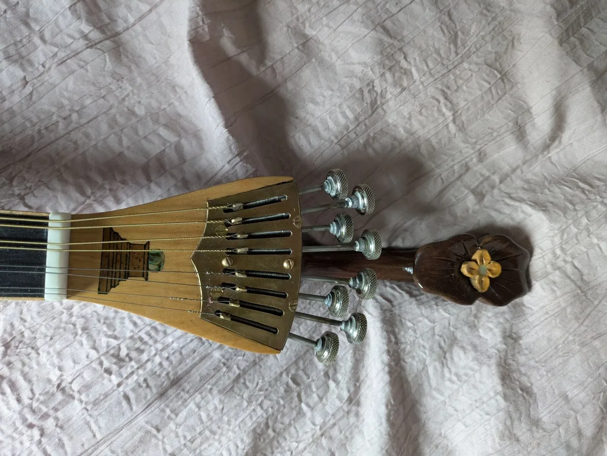 MANDOLA - Image 2