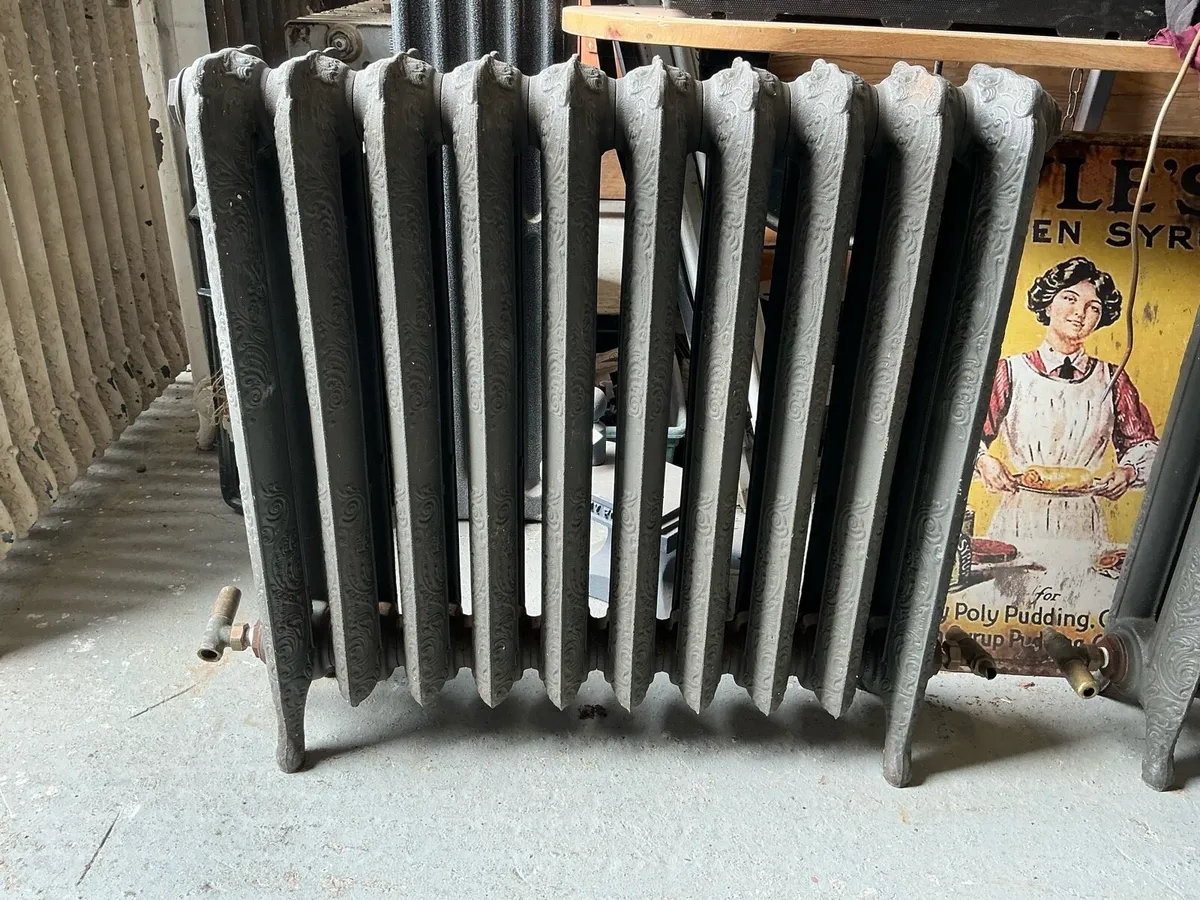 Cast iron radiators Floral pattern - Image 1