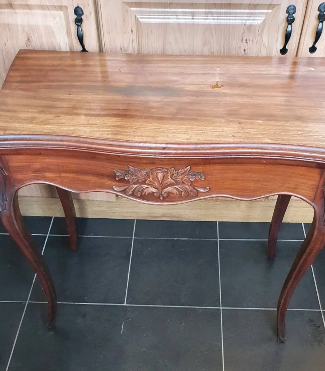 Game table - Image 1