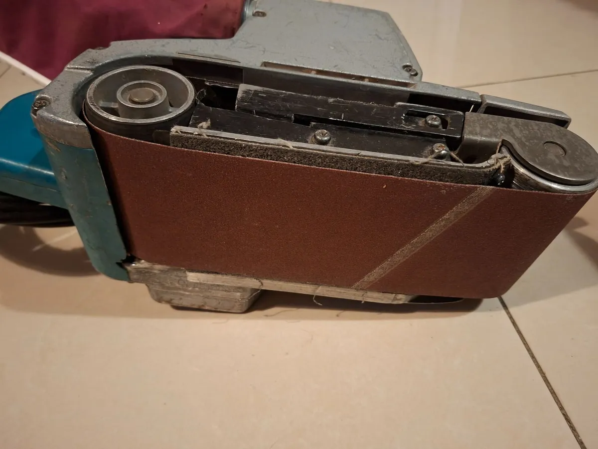 Makita 9401 Belt Sander 110v - Image 4