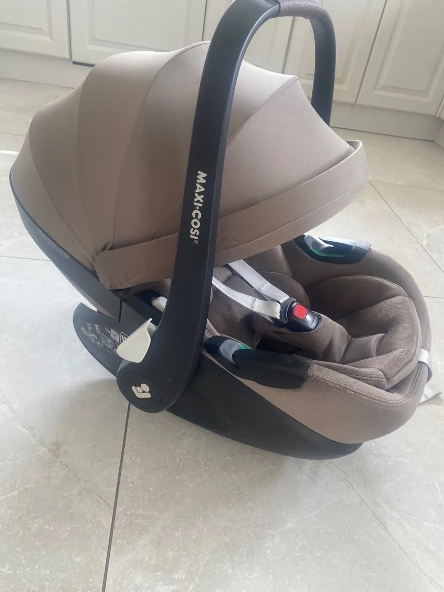Maxi-Cosi Pebble 360 Pro2 Car Seat - Image 1