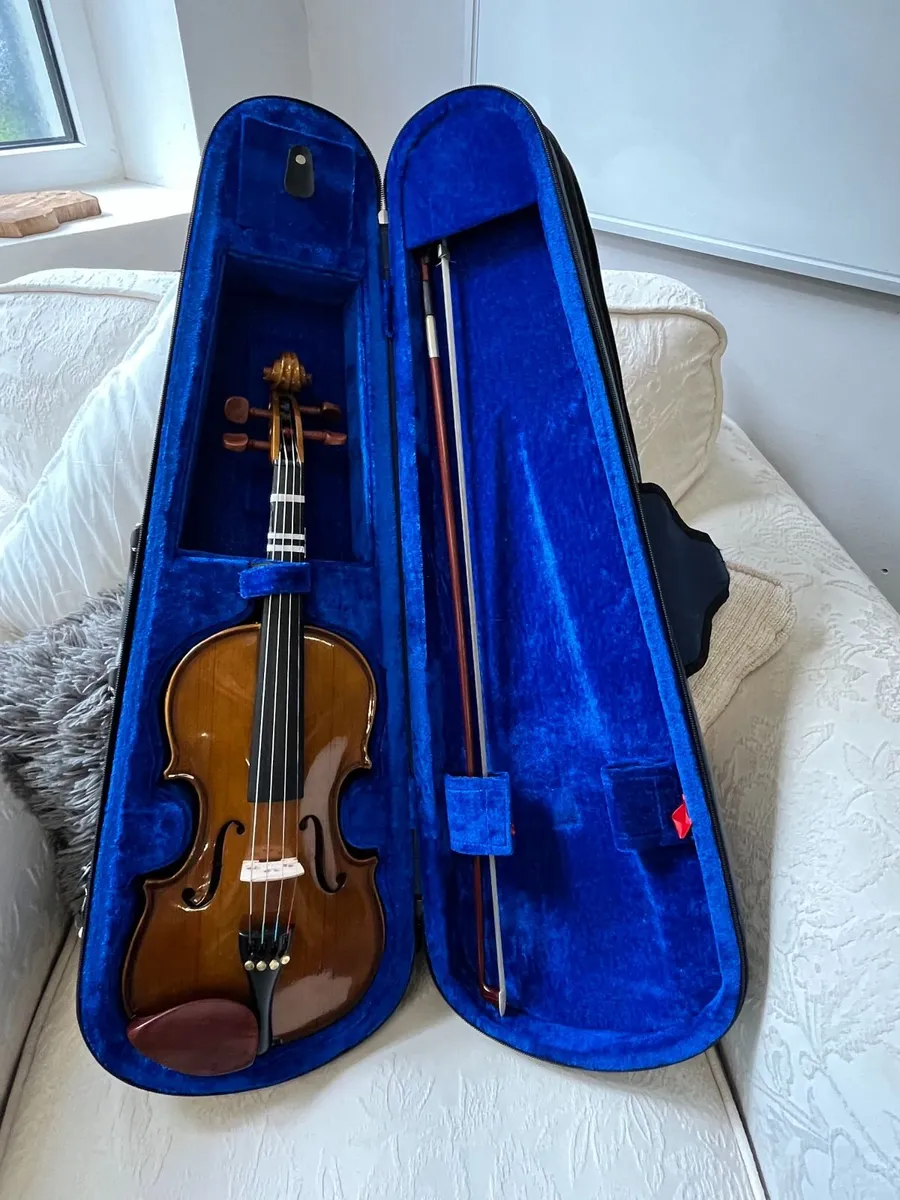 21 VIOLINS WITH CASES & BOWS - Image 2