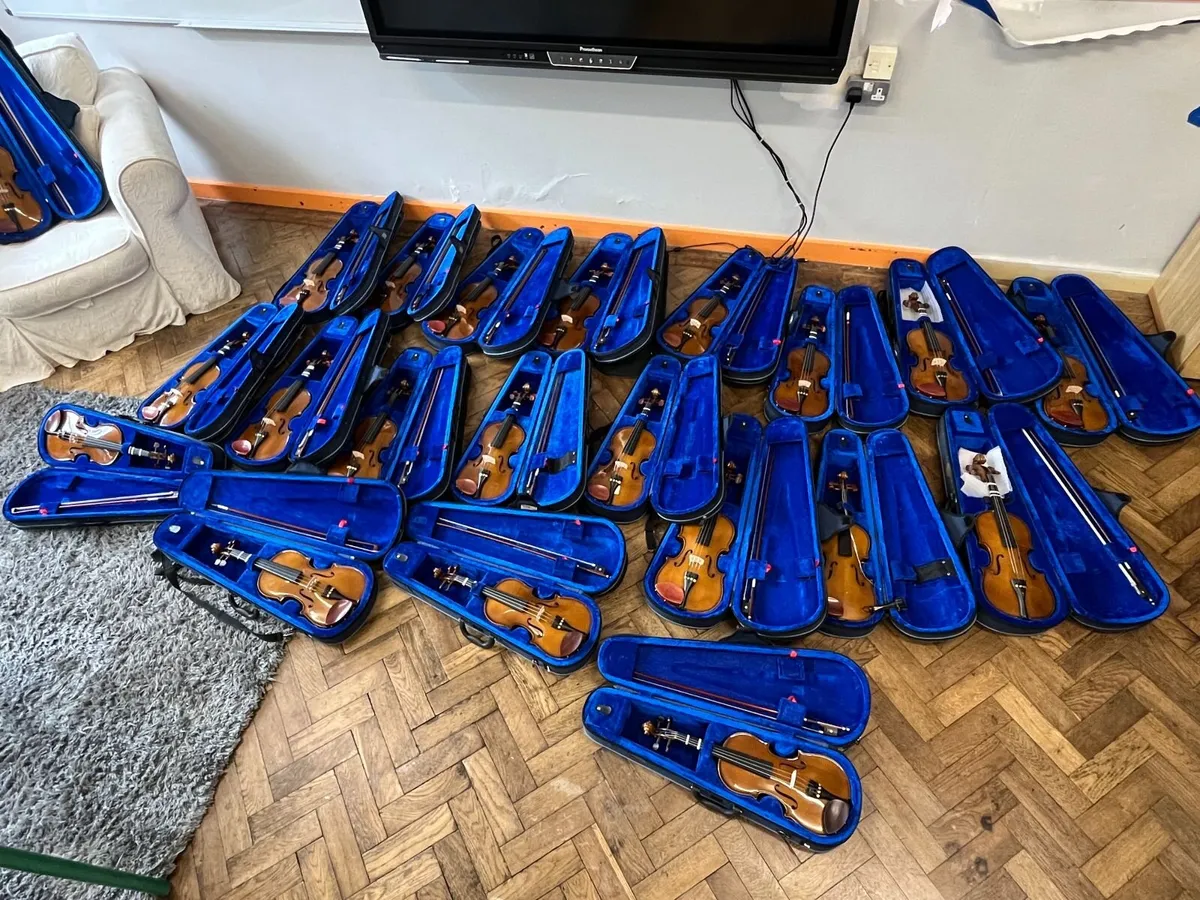21 VIOLINS WITH CASES & BOWS - Image 4