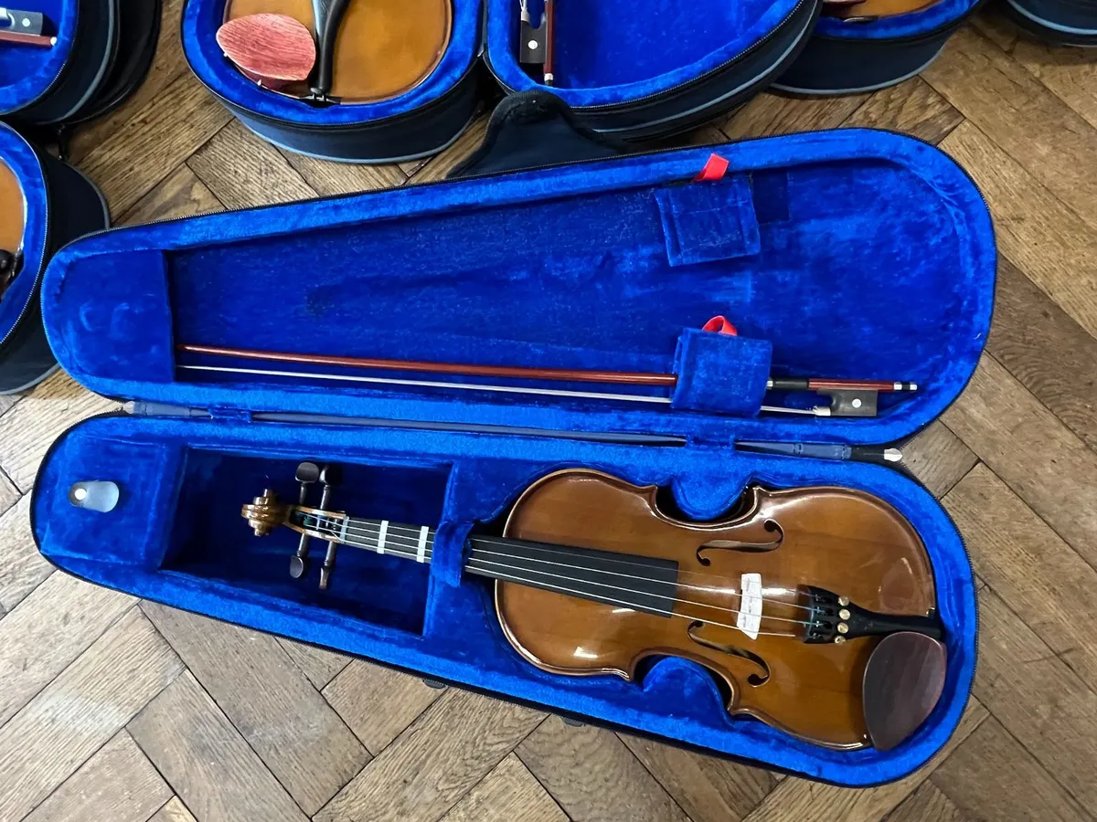 21 VIOLINS WITH CASES & BOWS - Image 3