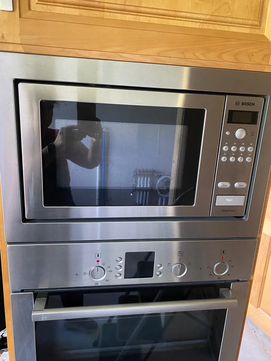 Integrated oven/hob and microwave - Image 2