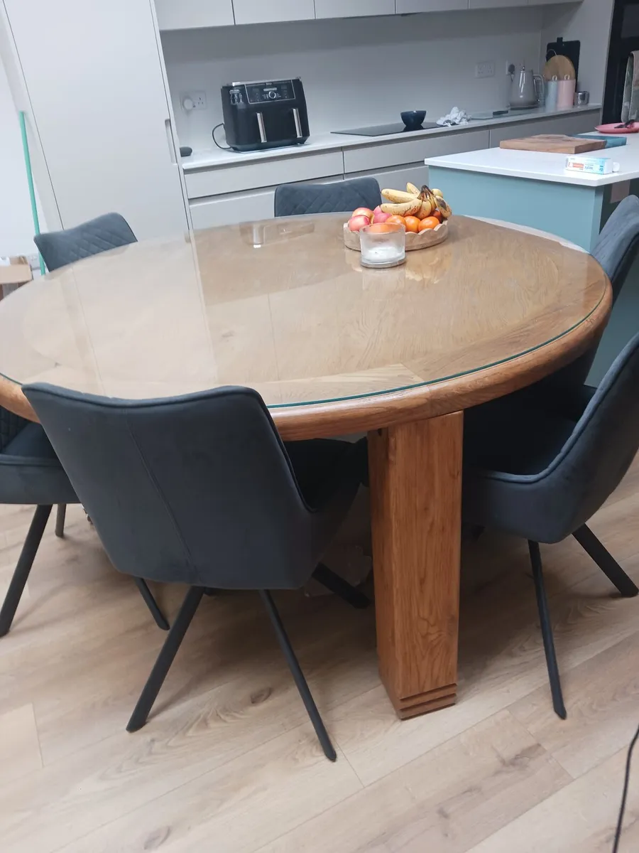 Kitchen table - Image 1