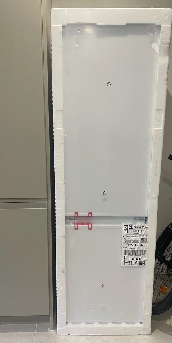 Electrolux Integrated Fridge Freezer 70:30 - White
