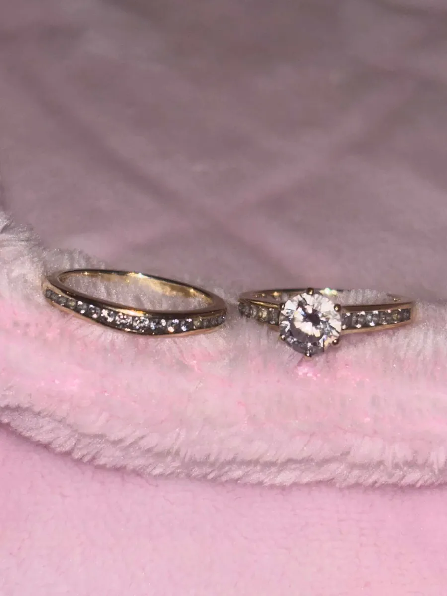 9ct gold engagement and wedding band - Image 2