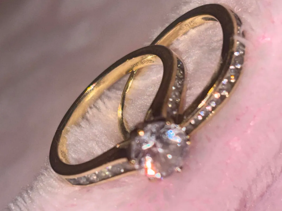 9ct gold engagement and wedding band - Image 3