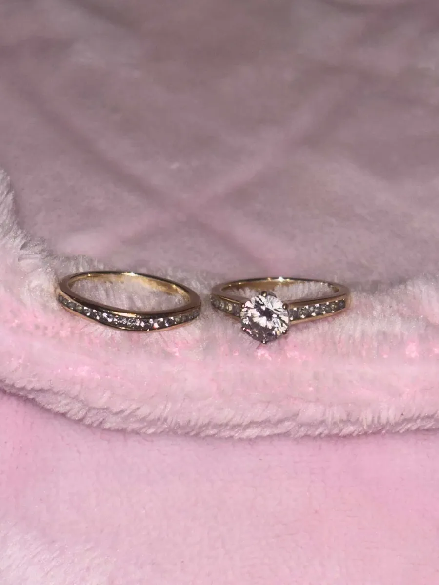 9ct gold engagement and wedding band - Image 1