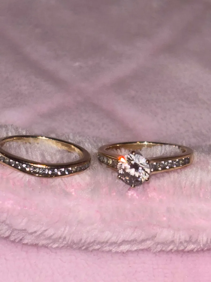 9ct gold engagement and wedding band - Image 4
