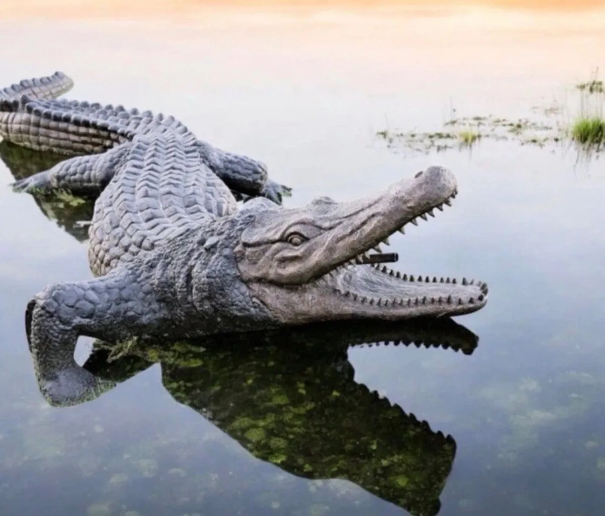 Bronze xxl crocodile water feature - Image 3