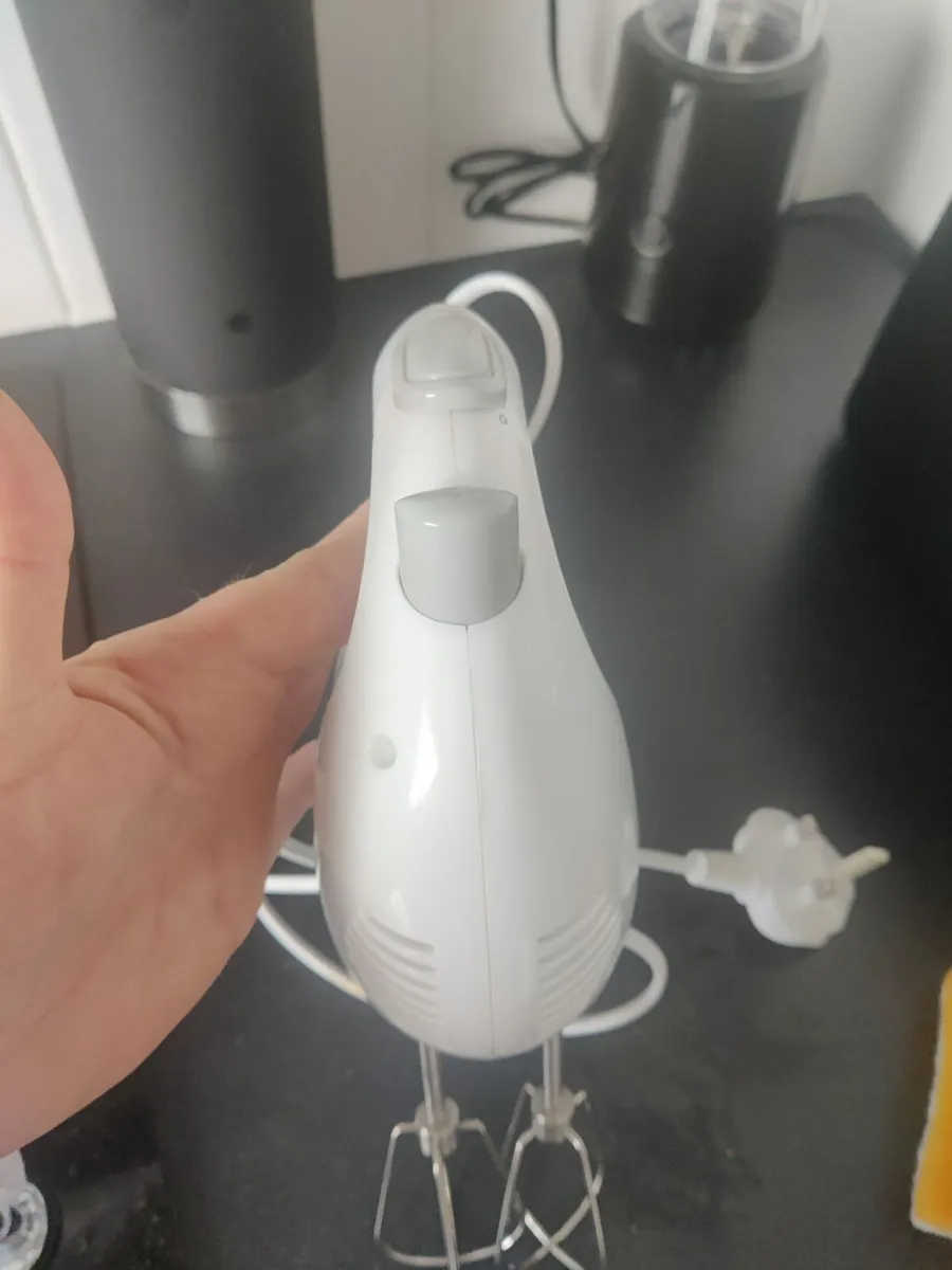 Hand mixer - Image 1