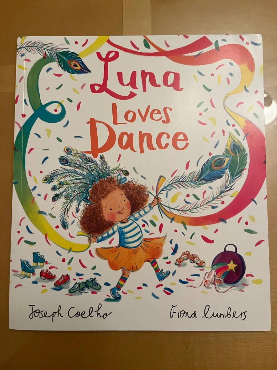 "Luna Loves to dance" Book - Image 1