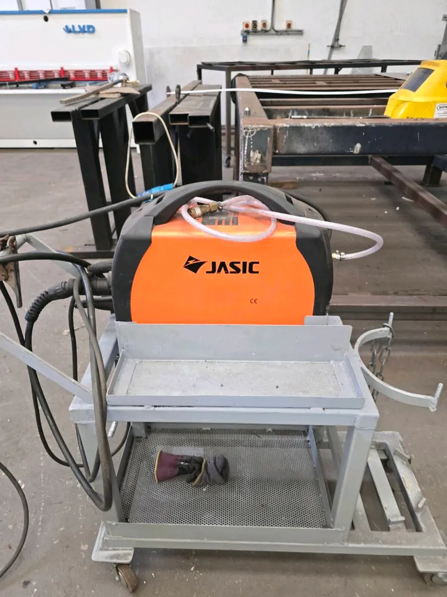 Mig welder - Image 1