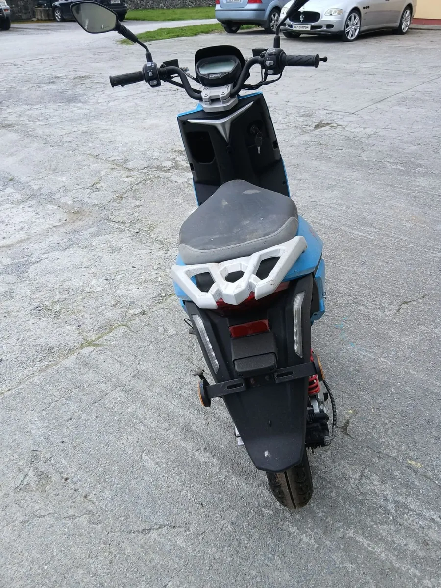 2 x Electric Moped - Image 2