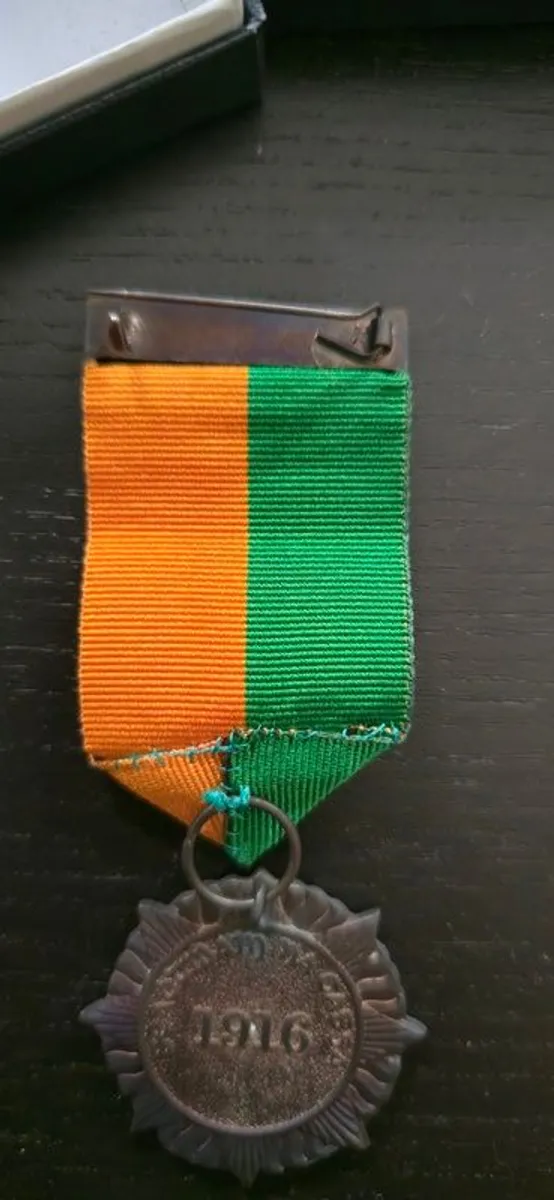 2 Reproduction 1916 and 1966 (Silver) medals for sale - Image 4