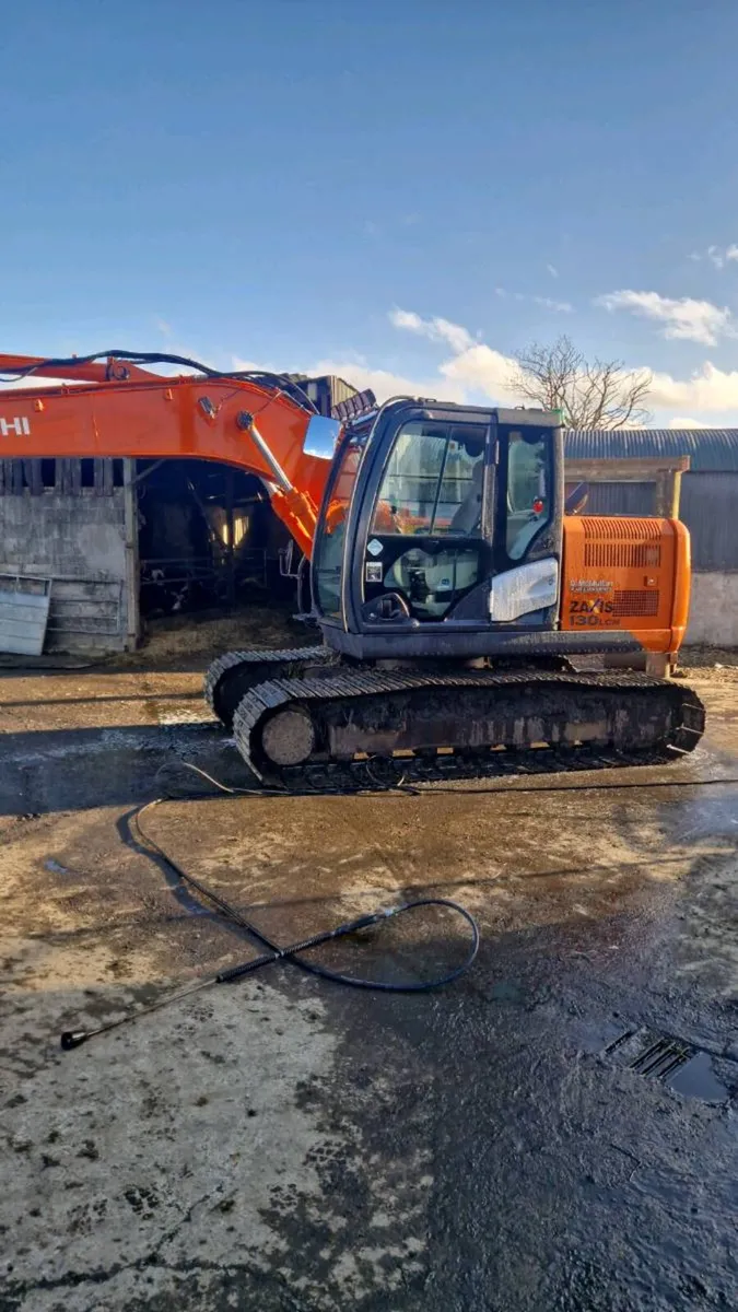 Hitachi digger - Image 4