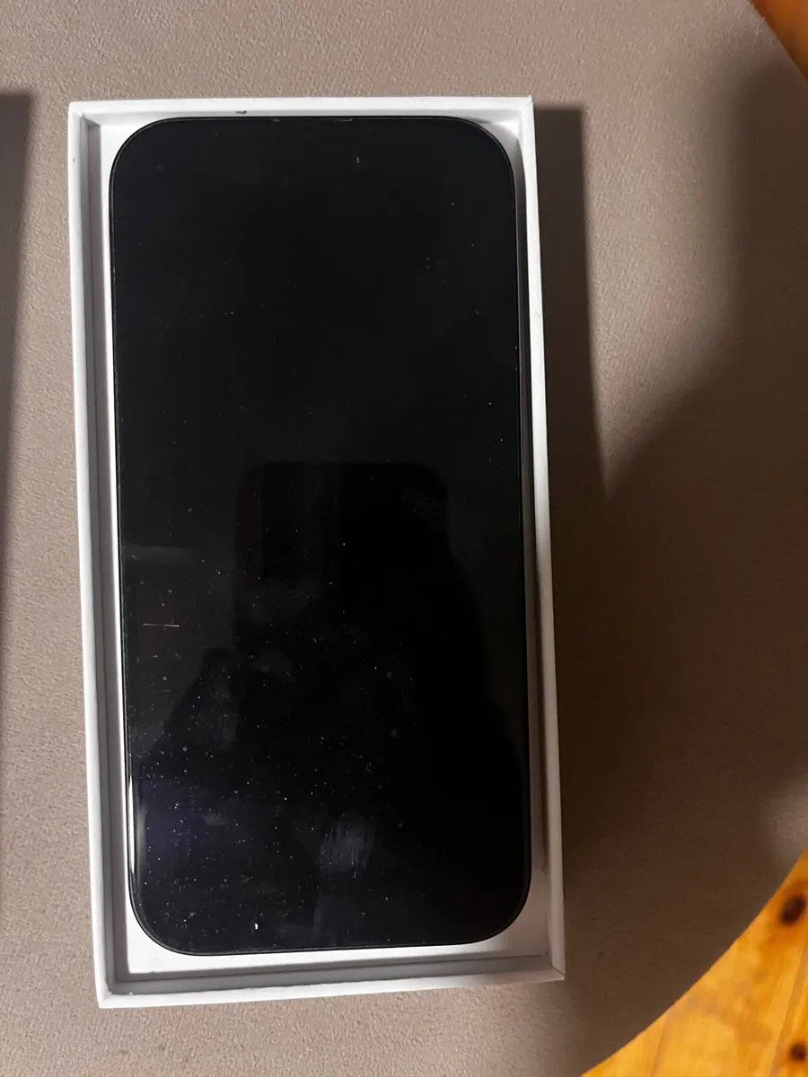 iPhone 15 - Image 1