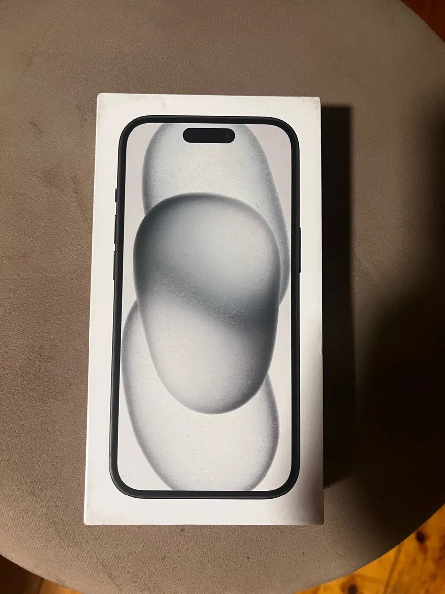 iPhone 15 - Image 3