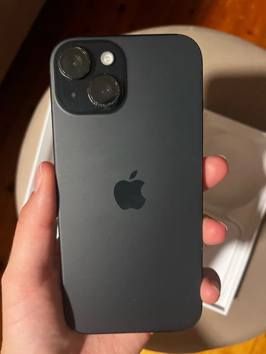 iPhone 15 - Image 4