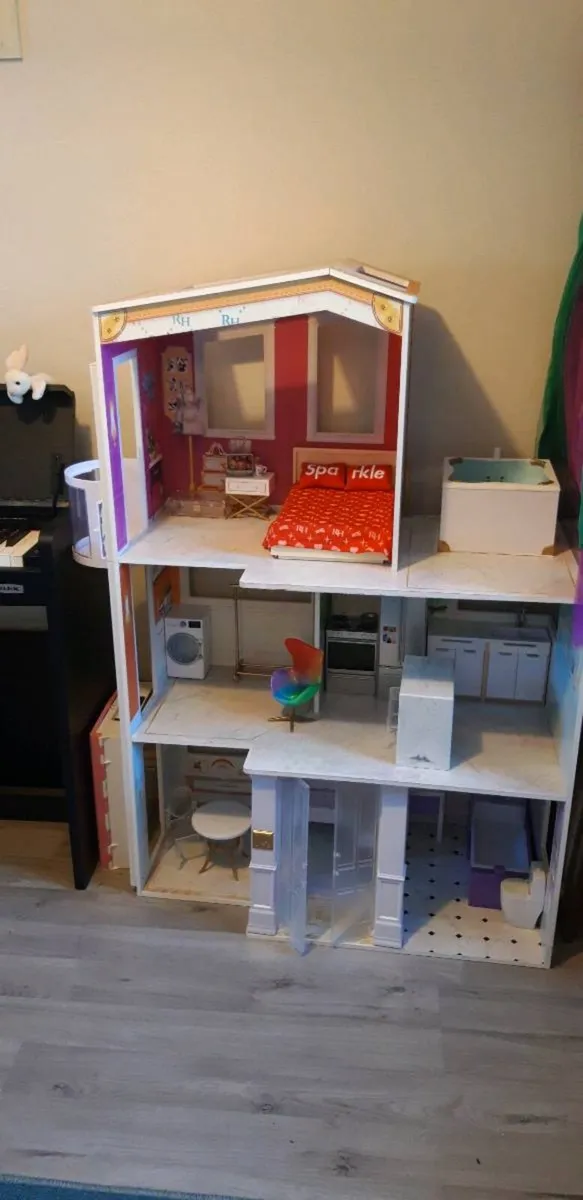 Rainbow high dolls house
