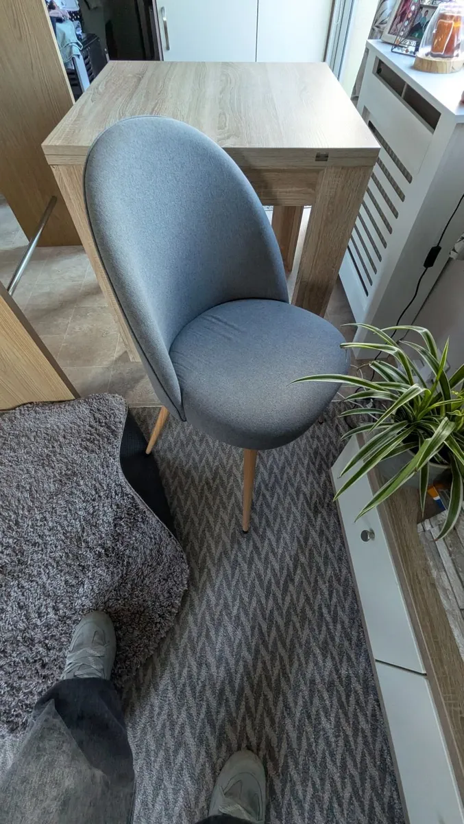 Kitchen table & 3 chairs - Image 4