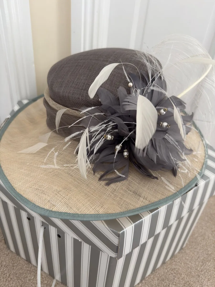 Hat Styled Fascinator - Image 3