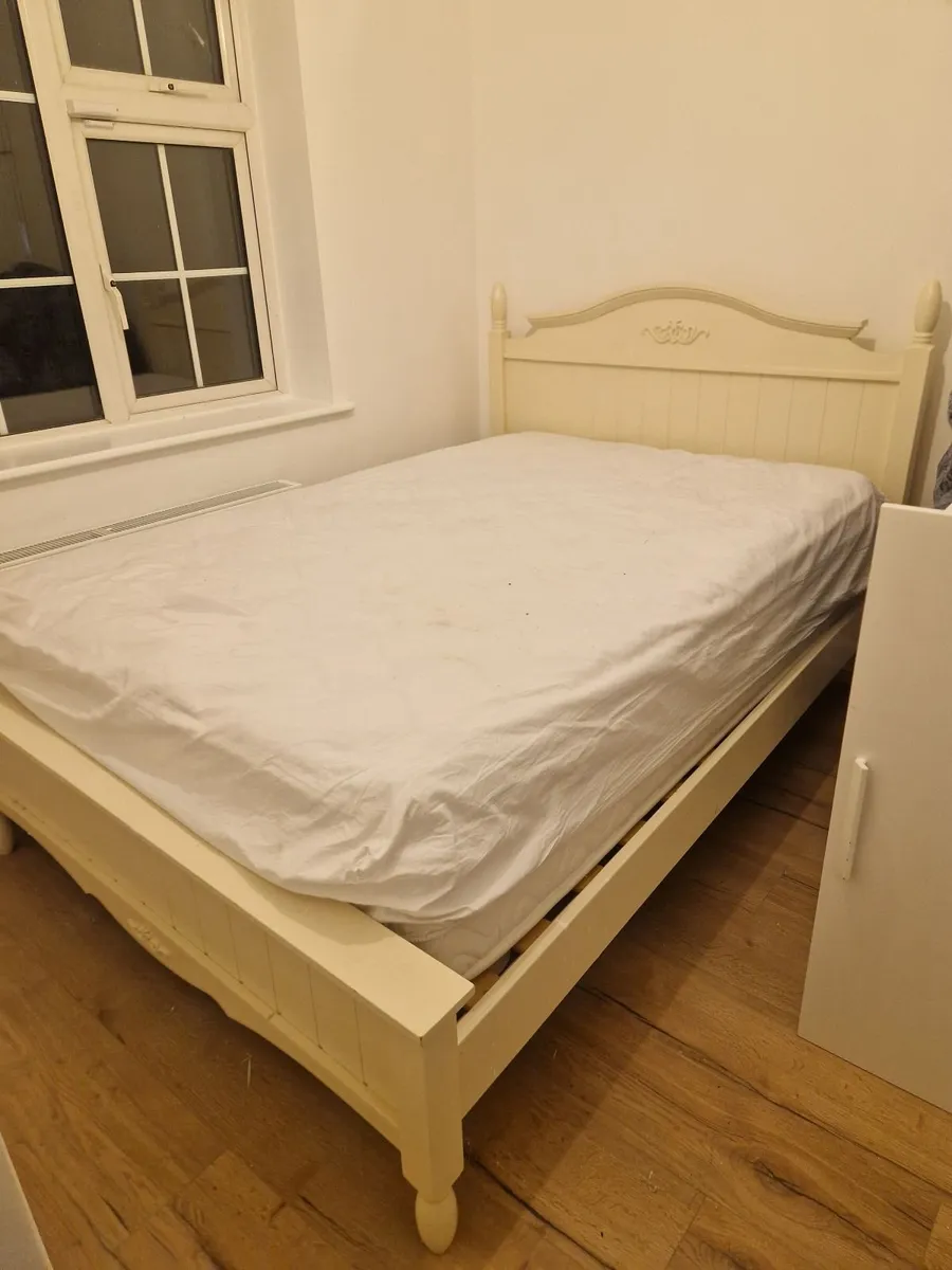 Bed - Image 1