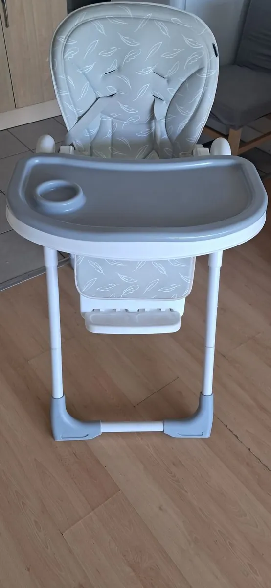 High chair - Image 1