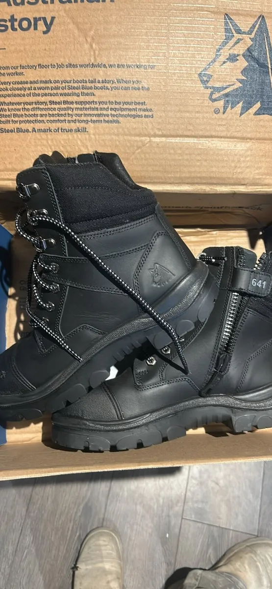Blue steel work boots uk size 8 - Image 1
