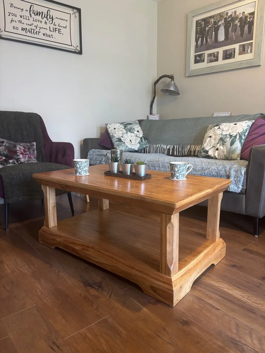 Solid Rossmore Coffee Table (Refurbished) - Image 3