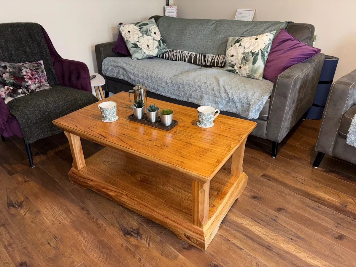 Solid Rossmore Coffee Table (Refurbished) - Image 1