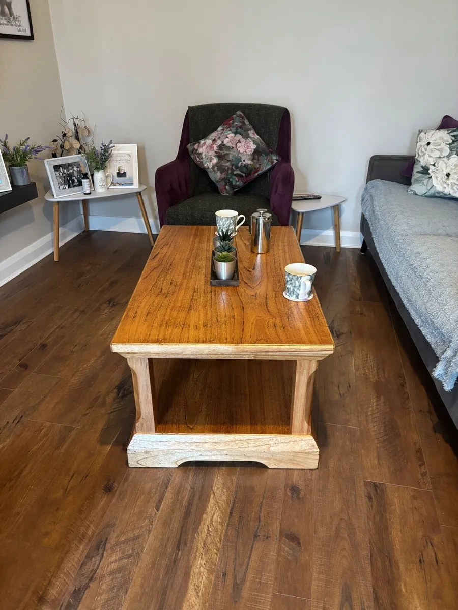 Solid Rossmore Coffee Table (Refurbished) - Image 4