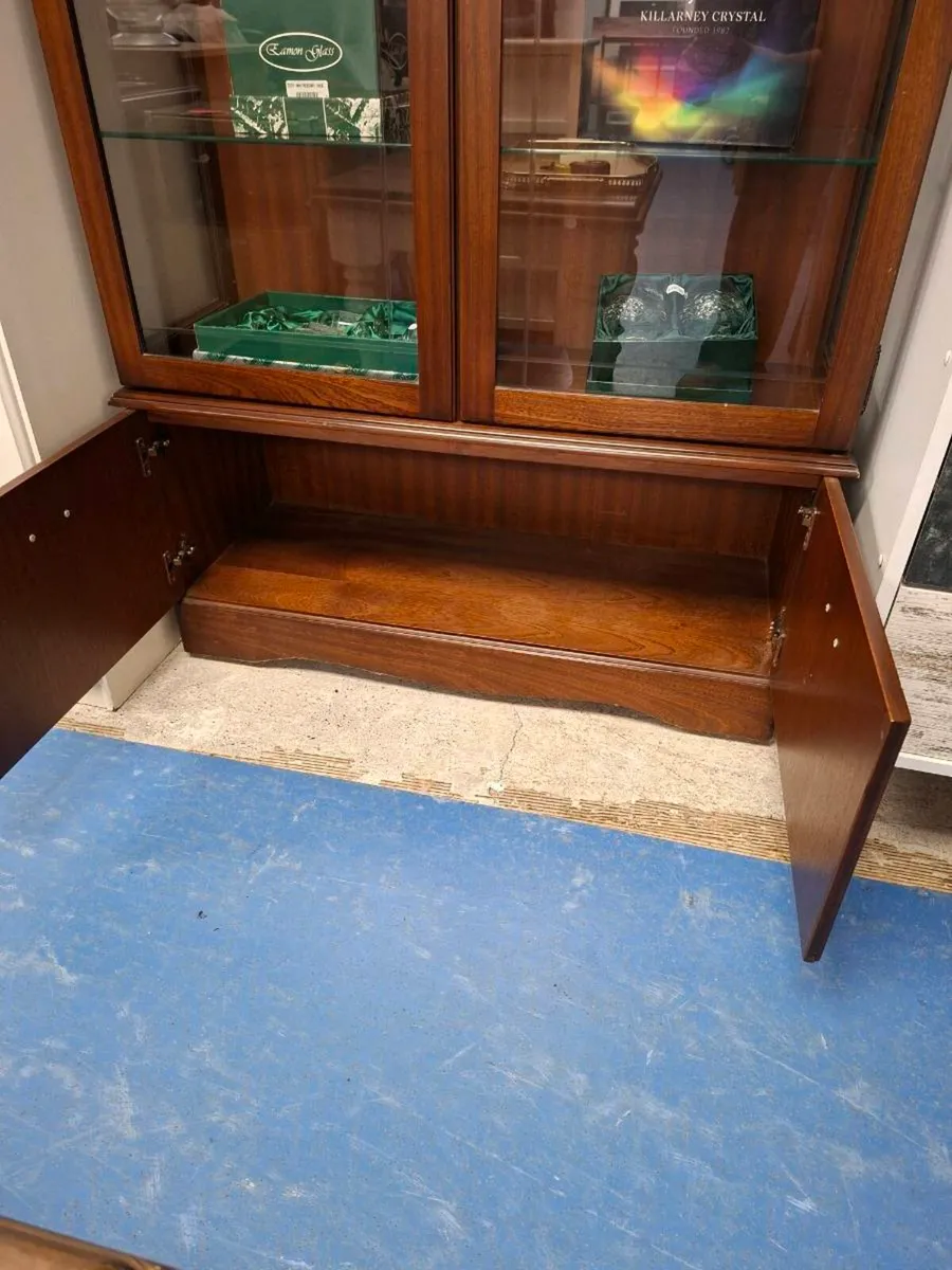 VINTAGE WOODEN DRINKS DISPLAY CABINET - Image 4