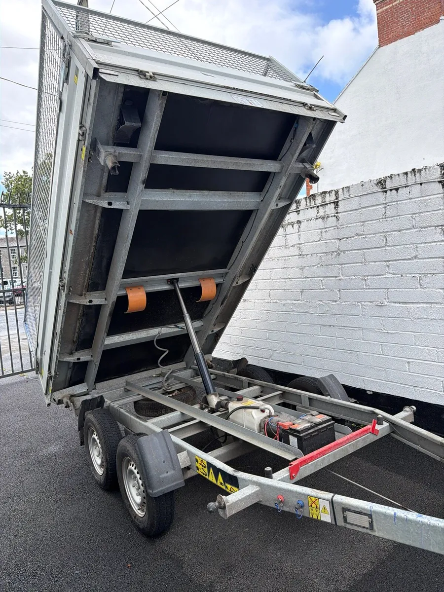 Debon 10 ft x6 ft 2.6 t 3 way electric tipper - Image 2