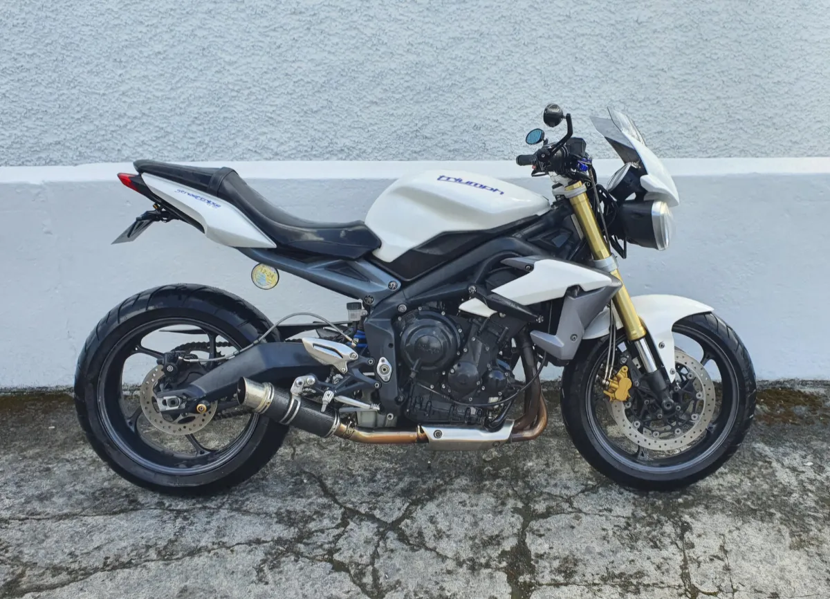 Street Triple x4 @ Doyles Athlone - Image 1