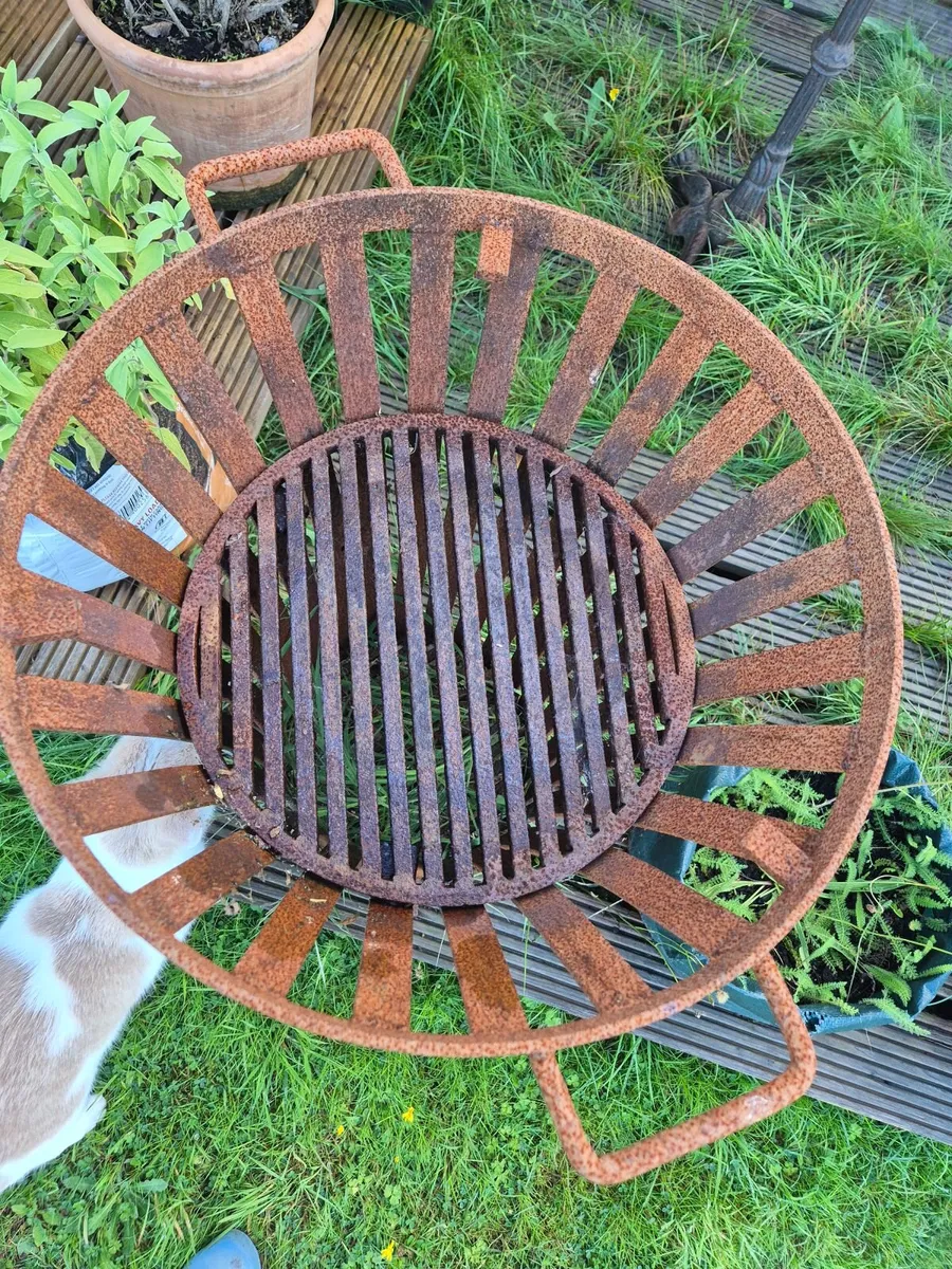 Iron Cast Fire Basket with tray - Image 3