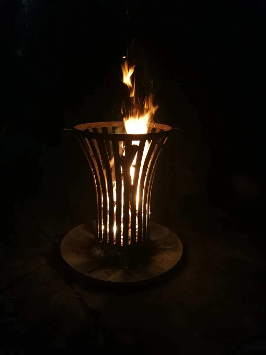 Iron Cast Fire Basket with tray - Image 4